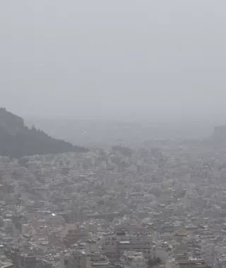 Με συννεφιά, τοπικές βροχές και αφρικανική σκόνη μας «αποχαιρετά» ο Μάρτιος