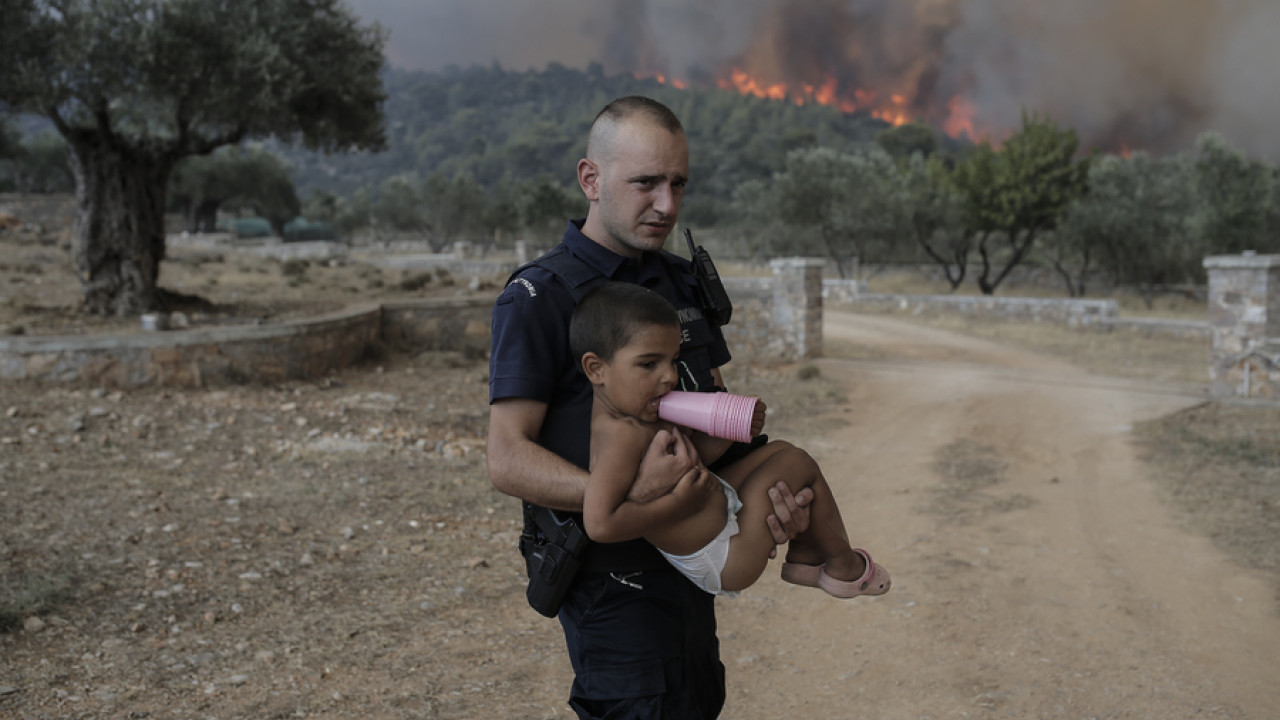 Μηταράκης: «Ένα μεγάλο ευχαριστώ στους αστυνομικούς που βρέθηκαν στην πρώτη γραμμή του πυρός»