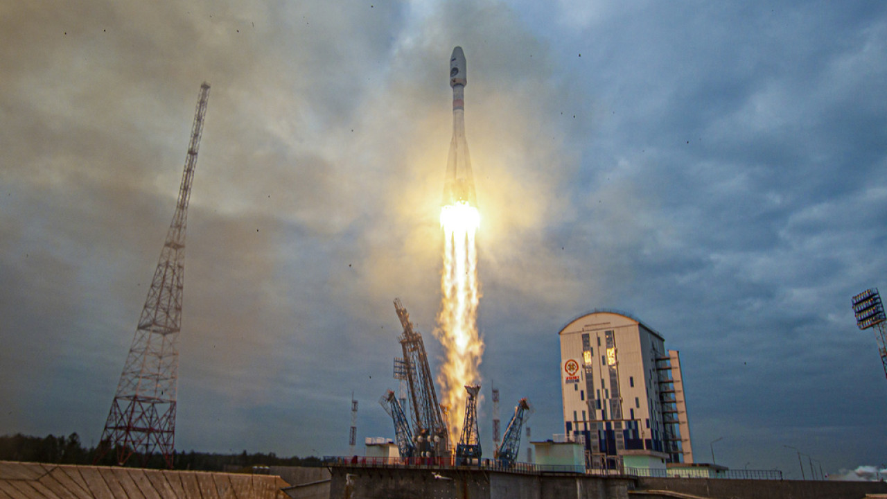 Δείτε εντυπωσιακά βίντεο με το ρωσικό εξερευνητικό σκάφος Luna-25 να απογειώνεται για τη Σελήνη
