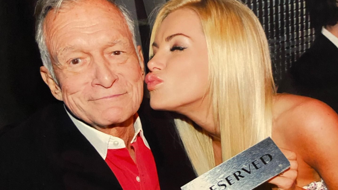 Η χήρα του Hugh Hefner αποκαλύπτει: Tο Viagra τον έκανε να κουφαθεί από το ένα αυτί