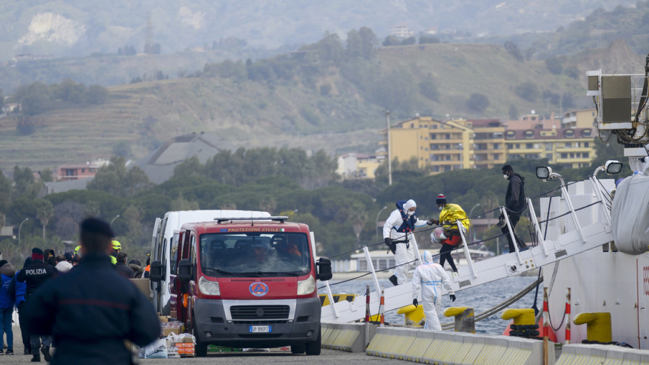 Ιταλία: 347 μετανάστες και πρόσφυγες έφτασαν την περασμένη νύχτα στη Λαμπεντούζα