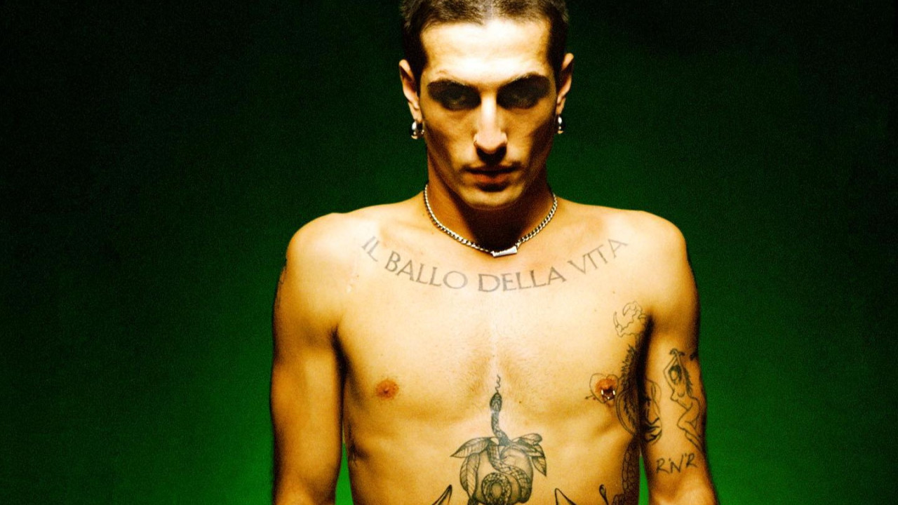 Damiano David: The Maneskin singer poses naked and “brags” about his  manhood - News Bulletin 247