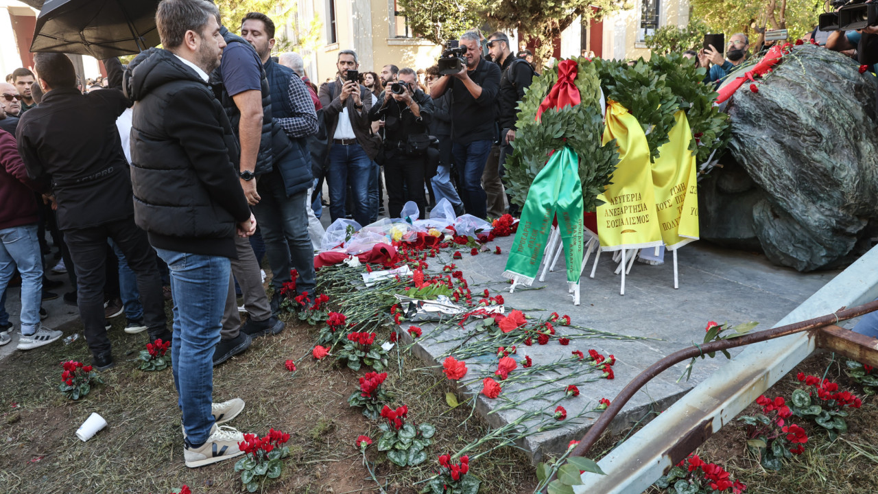 Ανδρουλάκης: Δέχθηκε αποδοκιμασίες ενώ κατέθετε στεφάνι στο Πολυτεχνείο