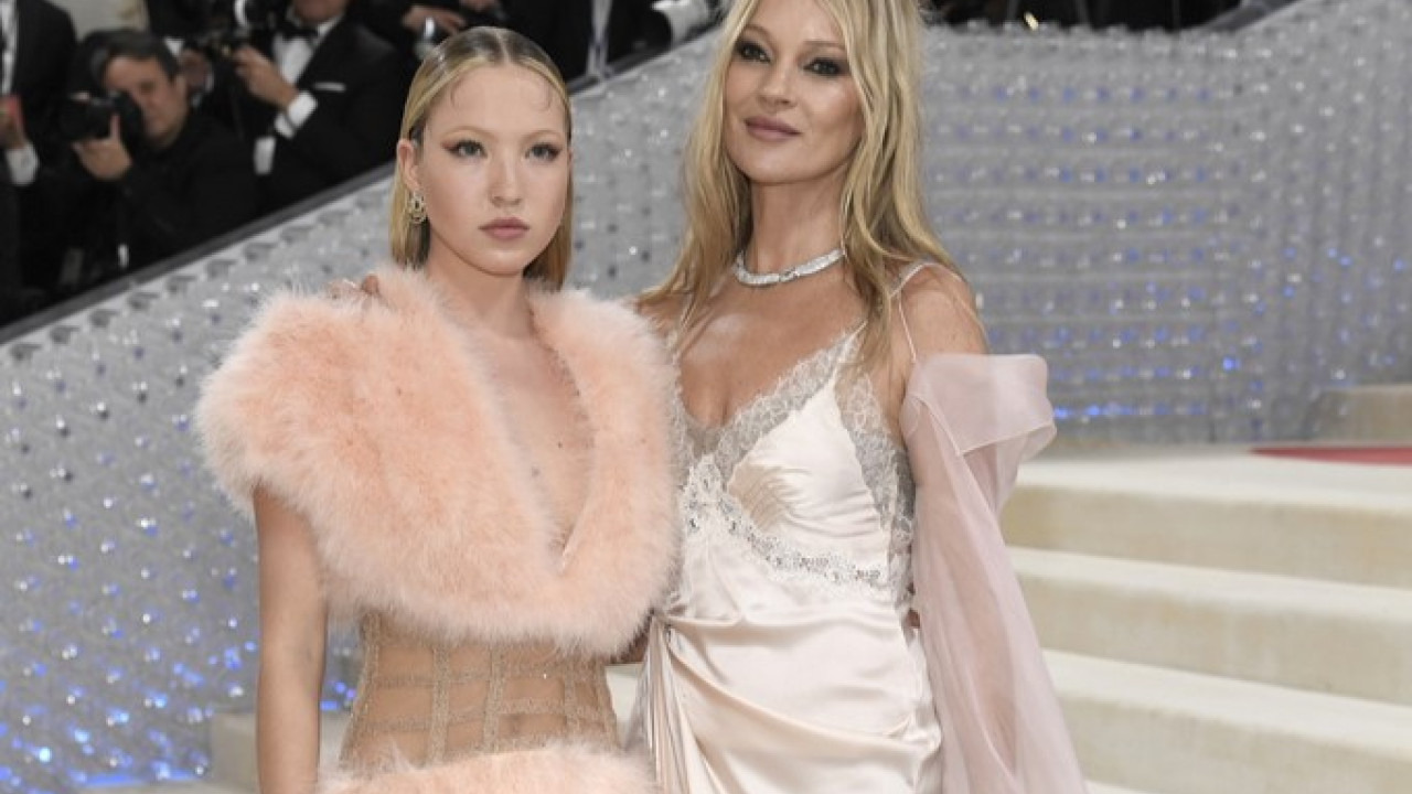 Kate Moss: Η κόρη της κατάλαβε ότι έχει «κουλ» μαμά όταν έγινε 15 ετών