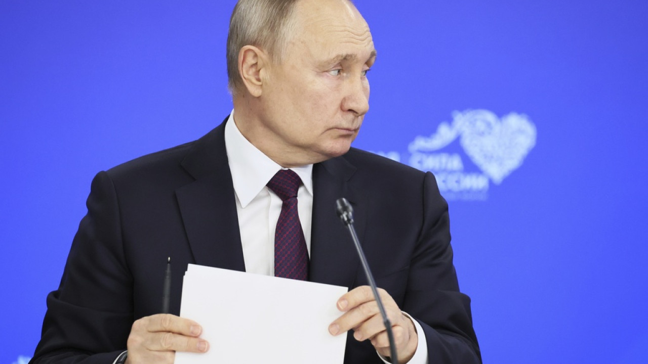 Ούρσουλα φον ντέρ: Δεν συνεργαζόμαατε με φίλους του Πούτιν