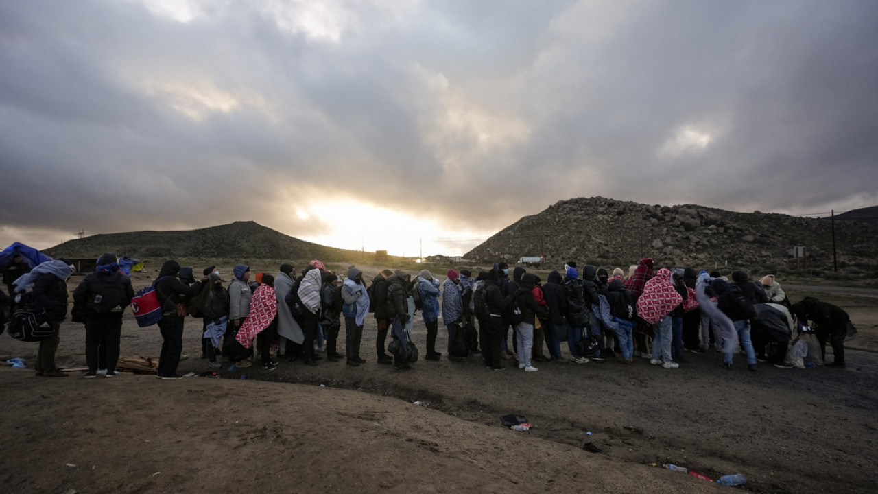 Στα νότια σύνορα των ΗΠΑ συνωστίζονται αιτούντες άσυλο από όλο τον κόσμο