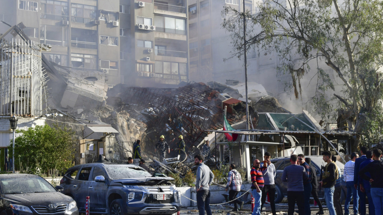 H EE ζητά «αυτοσυγκράτηση» μετά το χτύπημα στο ιρανικό προξενικό