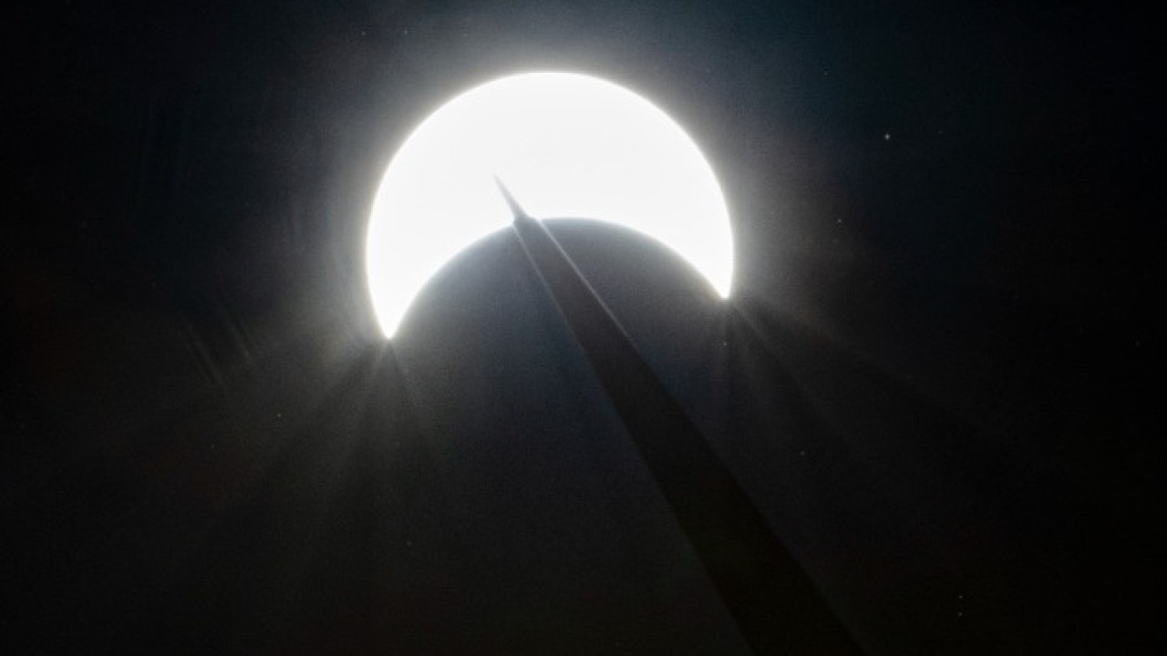 Δεκάδες εκατομμύρια άνθρωποι παρακολούθησαν την ολική έκλειψη Ηλίου στη Βόρεια Αμερική- Βίντεο