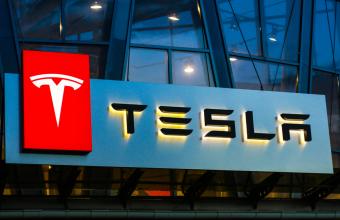 Έρχεται η Tesla στην Ελλάδα με pop-up κατάστημα στην Αθήνα