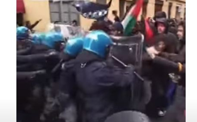 Τορίνο: Συμπλοκή αστυνομικών με φοιτητές που διαδήλωναν υπέρ της Παλαιστίνης
