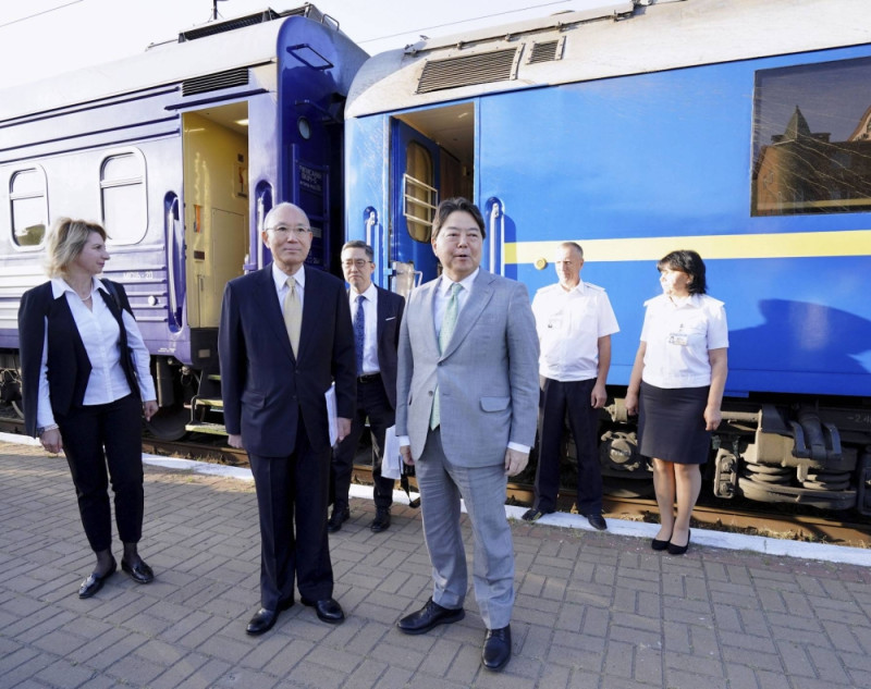 Ministri i Jashtëm i Japonisë, Yoshimasa Hayashi